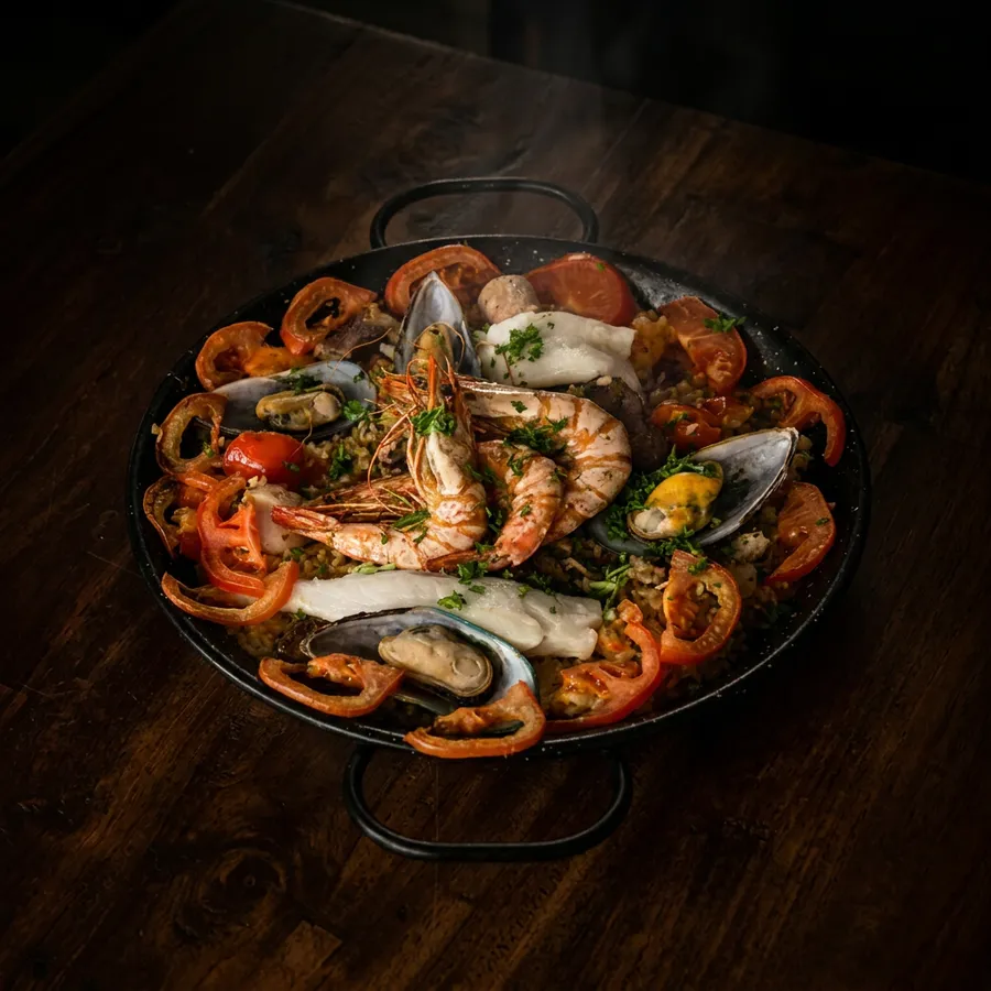 Paella Valenciana frisch zubereitet